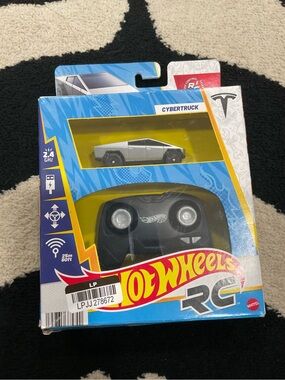 Hot Wheels RC Cybertruck - Silver and Black